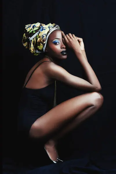 Mulher Negra Beleza Retrato Com Moda Turbante Maquiagem Estúdio Cosméticos — Fotografia de Stock