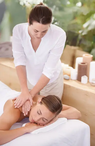 Spa Woman Masseuse Massage Relax Luxury Treatment Satisfaction Towel Outdoor — Stock Photo, Image