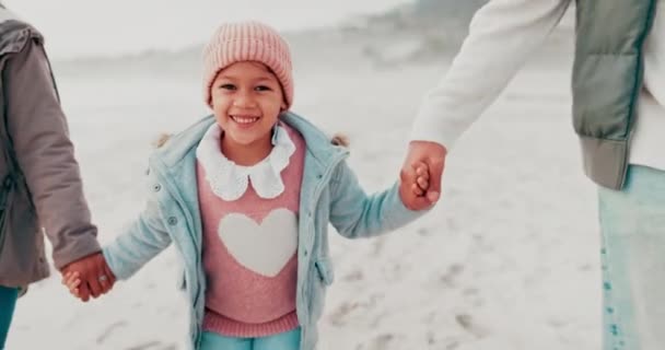 Rodiče Pláž Tvář Dítěte Držícího Ruce Venku Dovolené Dovolené Víkendu — Stock video