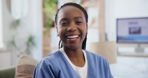 Femme Noire Visage Infirmière Sur Canapé Heureuse Fière Carrière Pour — Video