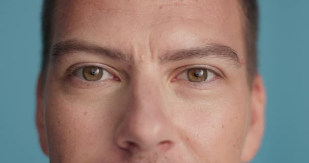 Mężczyzna Wzrok Twarz Zbliżeniem Oczu Optometrię Badanie Jaskry Ocenę Optyczną — Wideo stockowe