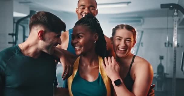 Siłownia Grupa Twarz Przyjaciele Szczęśliwi Dla Klubu Fitness Kulturystyki Lub — Wideo stockowe