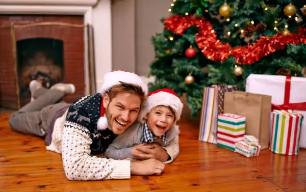 Padre Hijo Feliz Con Retrato Navidad Para Celebración Jugando Amor —  Fotos de Stock