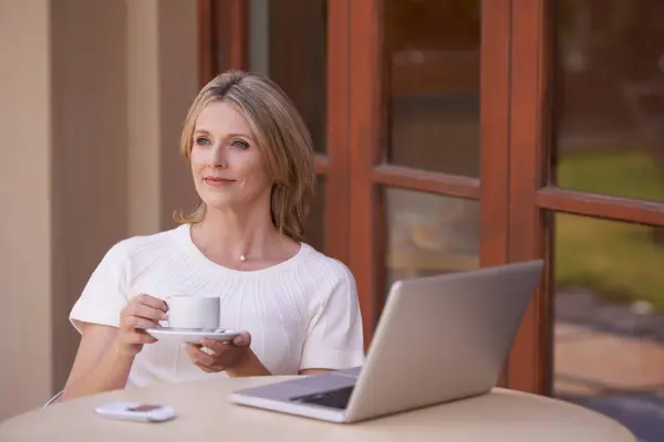 Thinking Mature Woman Coffee Remote Working Table Home Garden Entrepreneur — Stock Photo, Image