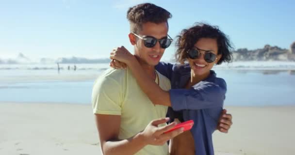 Пара Селфі Поцілунок Пляжі Соціальних Медіа Відпустку Язку Пригод Або — стокове відео