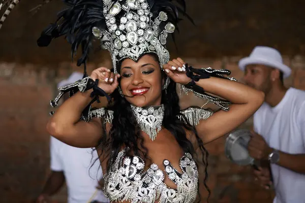 Femme Heureux Samba Performance Soir Pour Célébration Rio Janeiro Pour — Photo