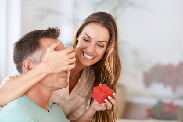 Surprise Gift Couple Home Eyes Closed Anniversary Valentines Day Celebration — Stock Photo, Image