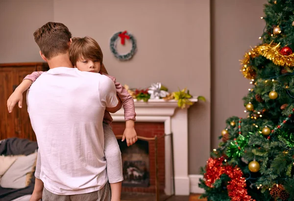 Padre Hijo Abrazar Con Comodidad Navidad Para Celebración Sueño Amor —  Fotos de Stock