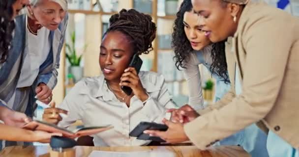 Stress Multitasking Business Woman Overwhelmed Office Team Deadline Phone Call — Stock Video