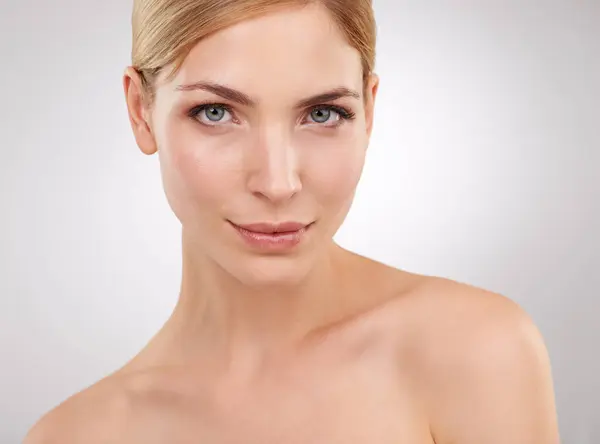 Huid Cosmetica Portret Van Vrouw Met Vertrouwen Schoonheid Natuurlijk Gezicht — Stockfoto