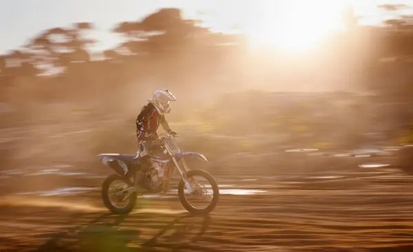 Размытость Движений Гонки Человек Внедорожном Мотоцикле Приключениями Адреналином Скоростью Соревнованиях — стоковое фото