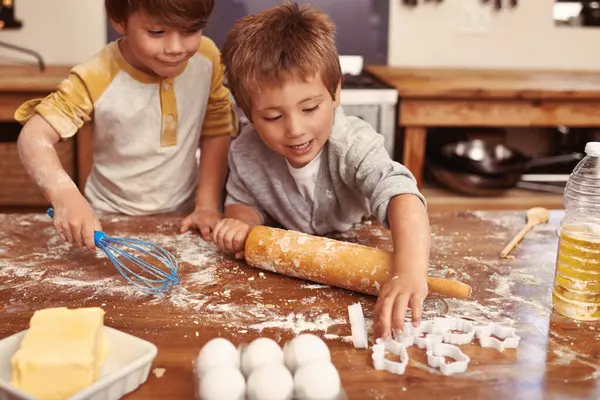 Niños Hornear Jugar Cocina Con Ingredientes Para Pastel Postre Galletas —  Fotos de Stock