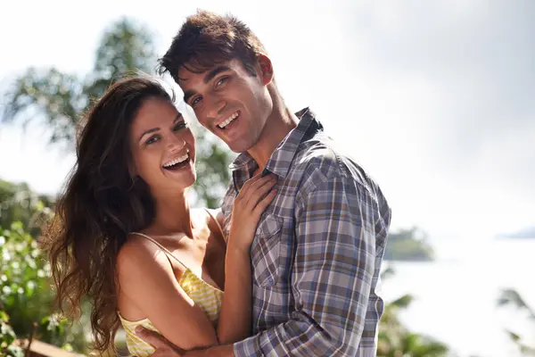 Portrait Tropische Und Abenteuer Für Paare Mit Lächeln Vor Glück — Stockfoto