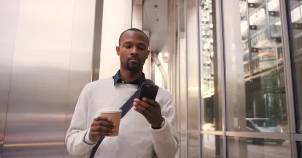 Káva Telefon Obchod Černoch Městě Ranní Dojíždění Cesta Cestování Kancelářské — Stock video