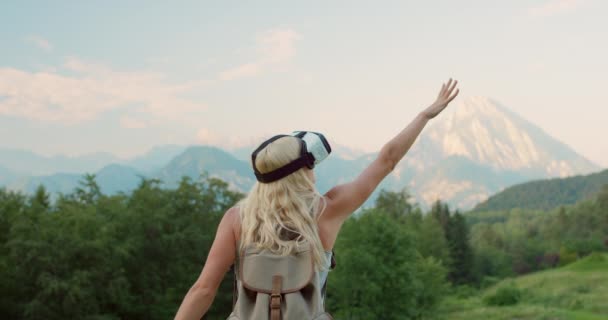 Woman Virtual Reality Headset Outdoor Hiking Futuristic Adventure Trekking Gaming — Stock Video