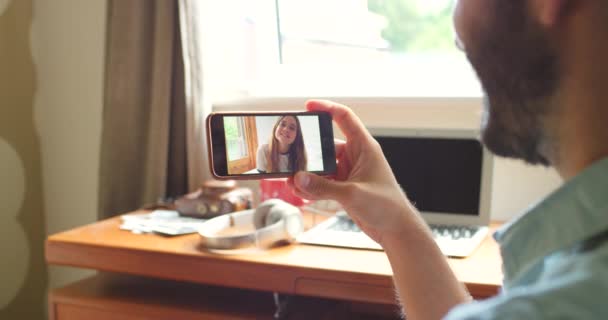 Βίντεο Κλήση Σπίτι Και Ζευγάρι Τηλέφωνο Για Την Αγάπη Γεια — Αρχείο Βίντεο