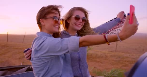 Road Trip Selfie Och Kvinnor Med Semester Vänner Och Lycka — Stockvideo