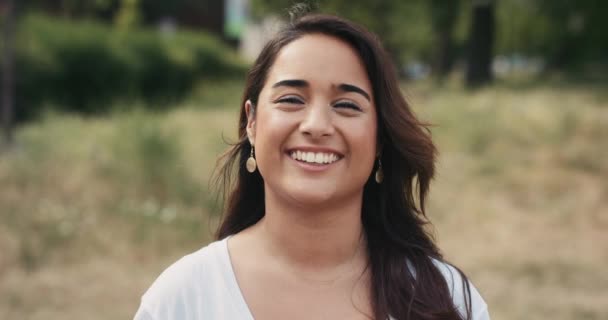 Gezicht Glimlach Grappig Met Een Vrouw Een Park Lachen Humor — Stockvideo