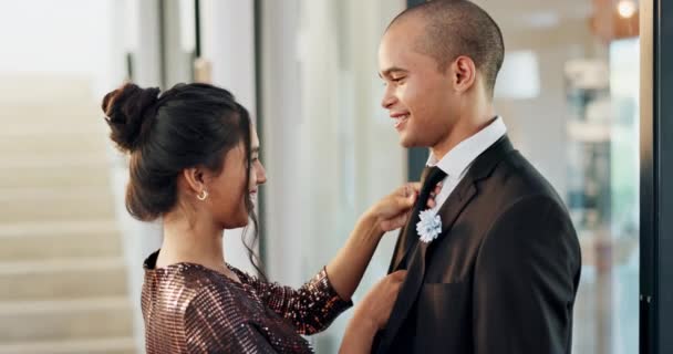 Paar Anzug Und Krawatte Mit Kuss Für Liebe Date Und — Stockvideo