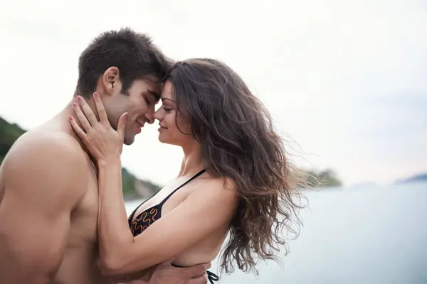 Paar Aanraken Reizen Naar Oceaan Vakantie Liefde Ontspannen Aan Het — Stockfoto