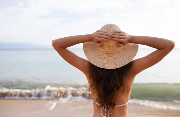Sombrero Manos Arriba Mujer Mar Para Aventura Viaje Para Relajarse — Foto de Stock