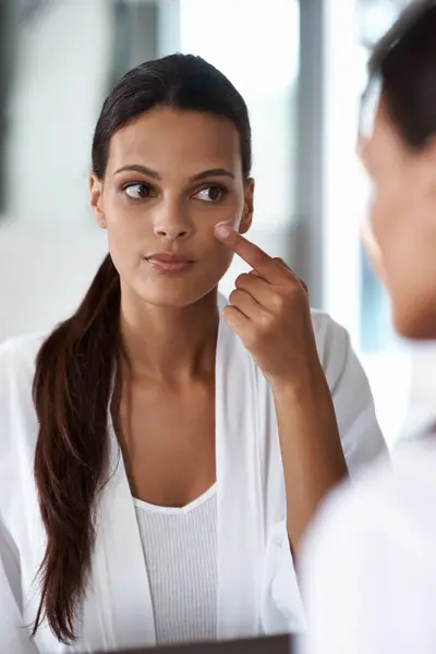 Mujer Espejo Crema Belleza Cuidado Piel Cosméticos Para Rutina Facial — Foto de Stock