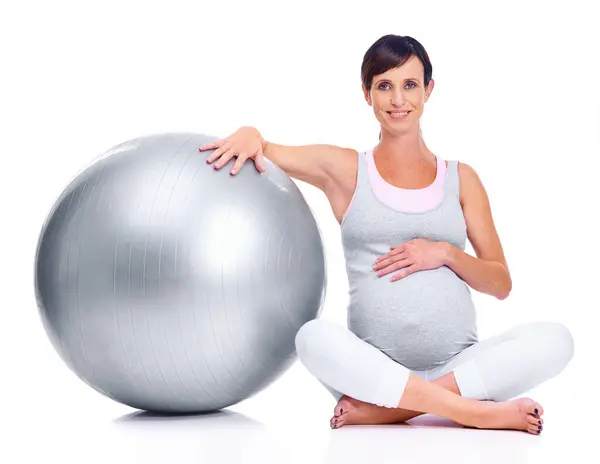 Hamile Bir Kadın Pilates Için Balo Stüdyo Sağlık Annelik Için — Stok fotoğraf