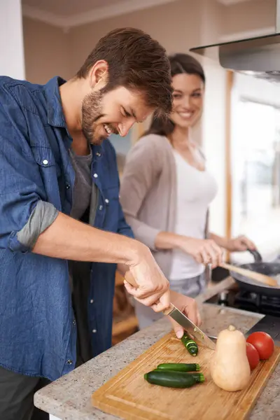 Happy Couple Cooking Cutting Vegetables House Love Bonding Together Lunch — Stock Photo, Image