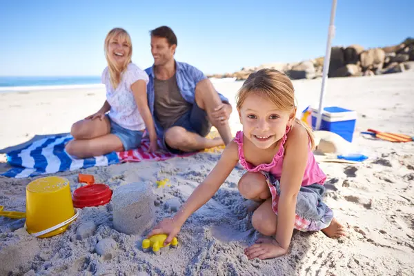 Parents Girl Sandcastle Portrait Sea Blanket Excited Building Holiday Summer — Stock Photo, Image
