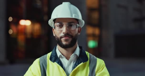 Rostro Arquitectura Hombre Feliz Ciudad Con Confianza Sonrisa Para Trabajo — Vídeos de Stock