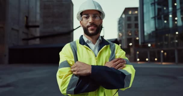 Cara Ingeniería Hombre Feliz Ciudad Con Los Brazos Cruzados Sonrisa — Vídeos de Stock
