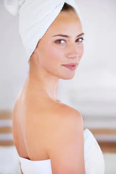 Retrato Belleza Cuidado Piel Mujer Baño Para Bienestar Hogar Rostro — Foto de Stock