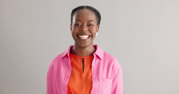 Fashion Face Happy Black Woman Studio Positive Mindset Confidence Feel — Stock Video
