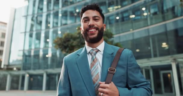 Gesicht Geschäftsmann Oder Lächeln Mit Städtischen Pendelverkehr Oder Zuversicht Für — Stockvideo