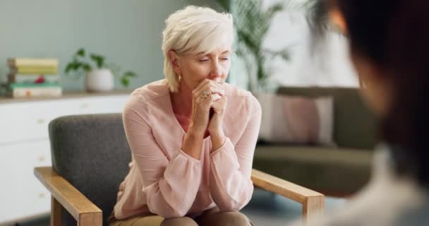 Terapia Terapia Triste Anciana Con Psicóloga Para Consulta Conversación Apoyo — Vídeo de stock