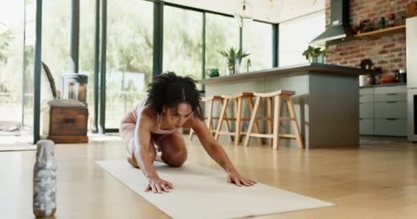 Rozciąganie Kobieta Lub Joga Salonie Fitness Lub Równowagi Lub Ćwiczeń — Wideo stockowe
