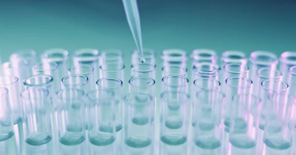 Крупный План Капля Пробирка Лаборатории Жидкостью Изучения Анализа Фармацевтического Развития — стоковое видео