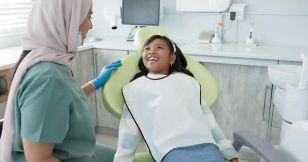 Consultoría Dentistas Mujeres Niños Para Servicio Limpieza Dental Salud Dientes — Vídeos de Stock