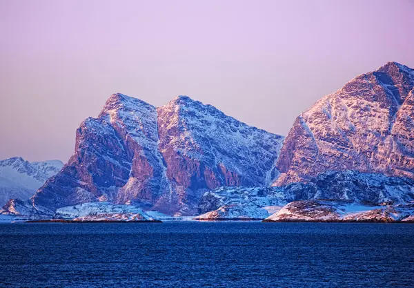 Berg Snö Och Natur Med Hav För Blå Himmel Resor — Stockfoto