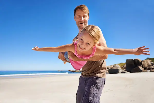 Happy Father Beach Flying Child Fun Summer Holiday Outdoor Weekend — Stock Photo, Image