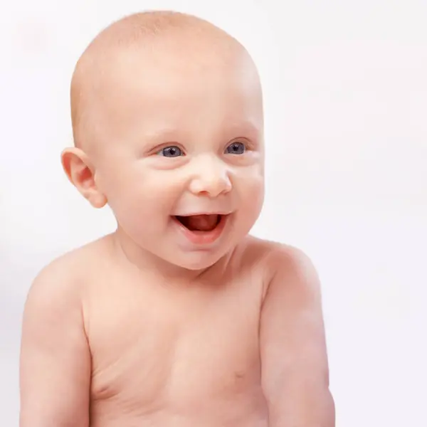 Jong Gelukkig Gezicht Van Baby Een Witte Achtergrond Voor Kinderontwikkeling — Stockfoto