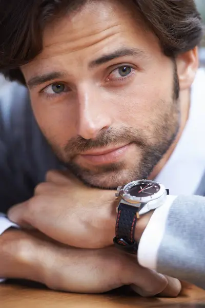 Hombre Moda Reloj Para Pensamiento Pensamiento Guapo Barba Jersey Apoyarse —  Fotos de Stock