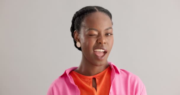 Black Woman Fashion Portrait Wink Studio Flirting Fun Secret White — Stock Video