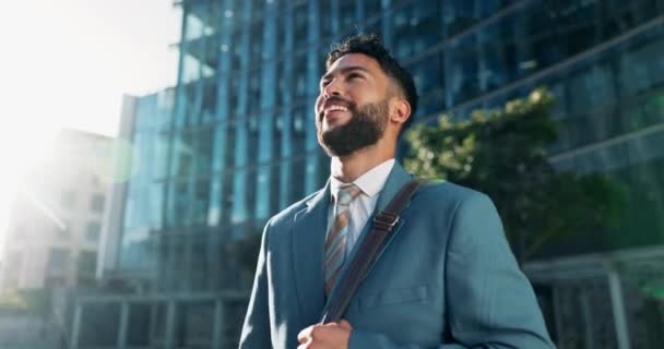 Tænker Forretningsmand Eller Smiler Med Bygninger Pendler Eller Tillid Til – Stock-video