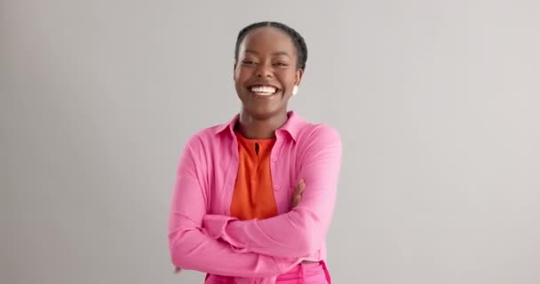 Black Woman Arms Crossed Portrait Smile Studio Fashion Confidence Pride — Stock Video
