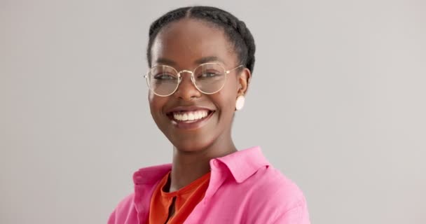 Black Woman Glasses Portrait Smile Studio Fashion Vision Sight Eye — Stock Video