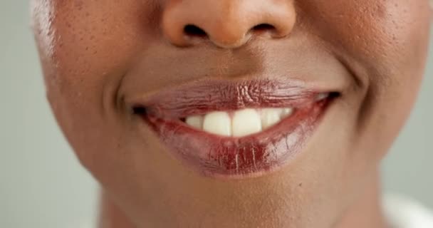 Человек Африканский Крупным Планом Зубами Улыбкой Стоматологической Помощи Гигиены Полости — стоковое видео