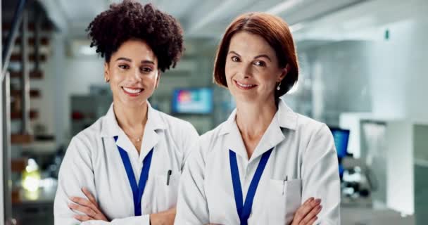 Wissenschaft Teamarbeit Und Das Gesicht Von Frauen Labor Für Medizinische — Stockvideo