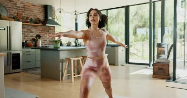 Étirement Femme Yoga Pour Pleine Conscience Dans Salon Équilibre Exercice — Video