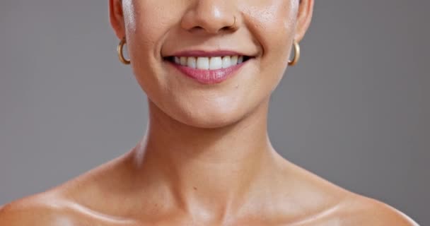 Lächeln Zähne Und Nahaufnahme Von Frauenzähnen Studio Mit Gesundheits Wellness — Stockvideo